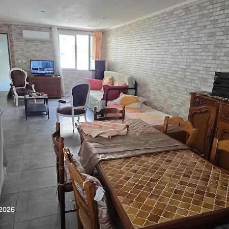 Townhouse With Terrace Apartmán
